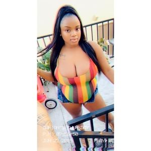 Meet your Posher, Chanel